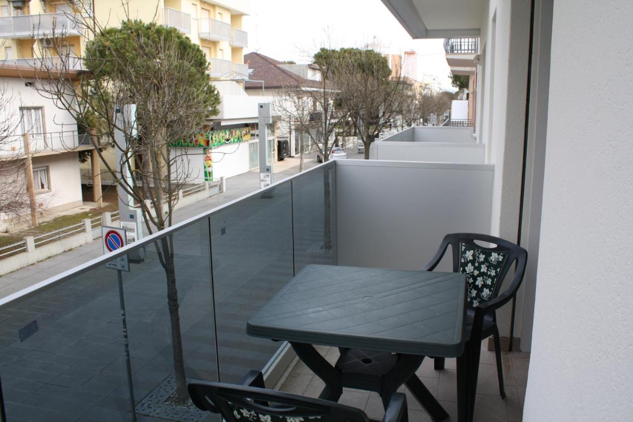 Venus Apartment Lignano Sabbiadoro Exterior photo