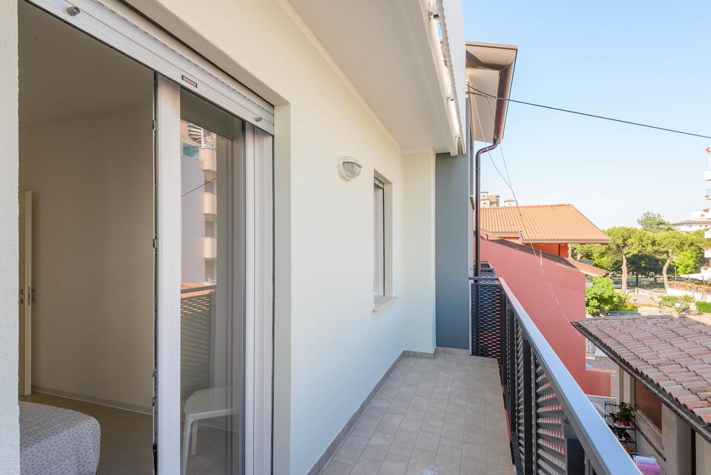 Venus Apartment Lignano Sabbiadoro Exterior photo
